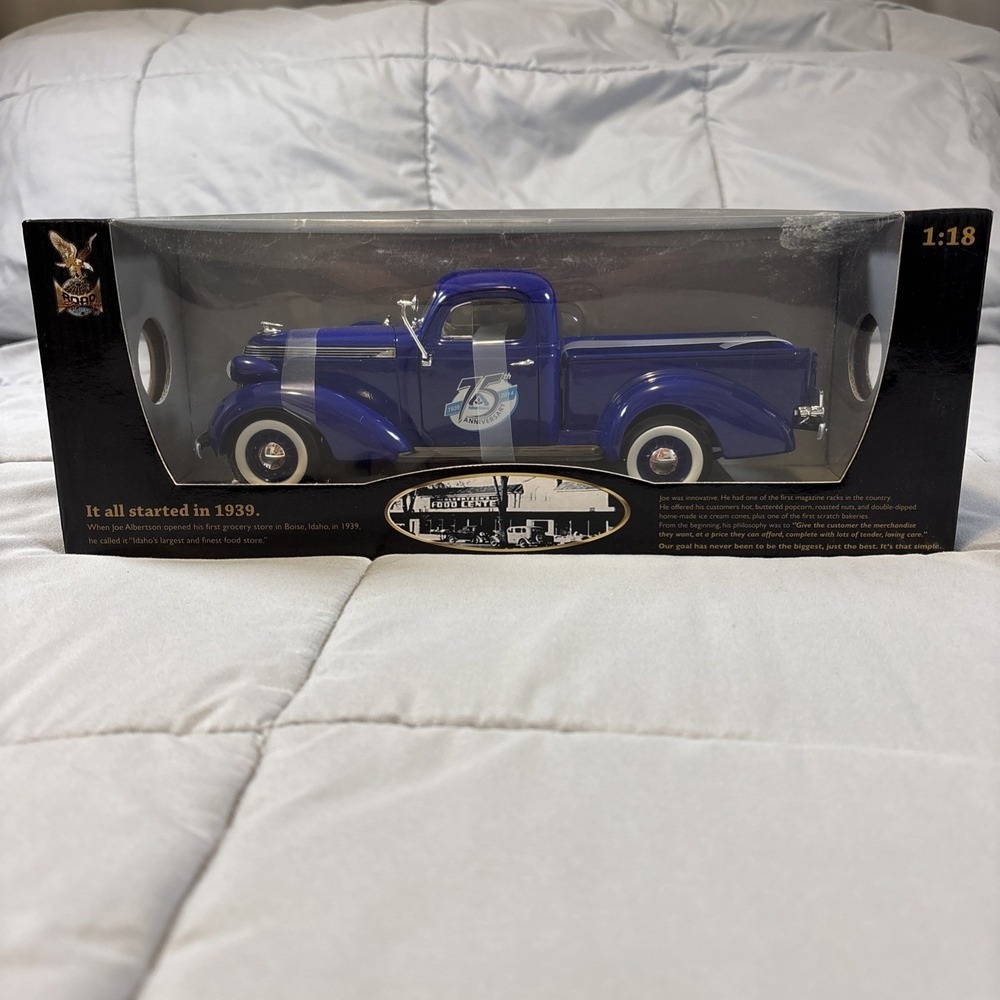 Albertson's 75th Anniversary Studebaker Coupe Express Pick Up Blue 1:18 Die Cast